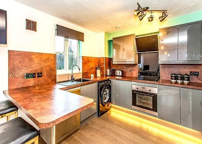 Elegant 2 Bedroom Apartment In Historic Cambridge